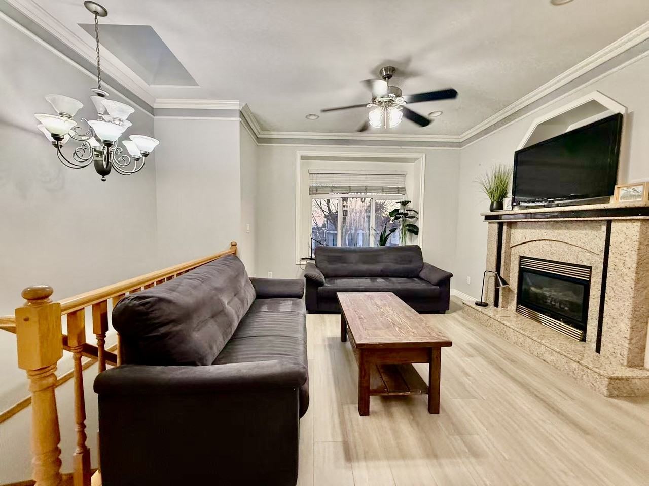 759 51st Ave E Uppr - Photo 3 of 15