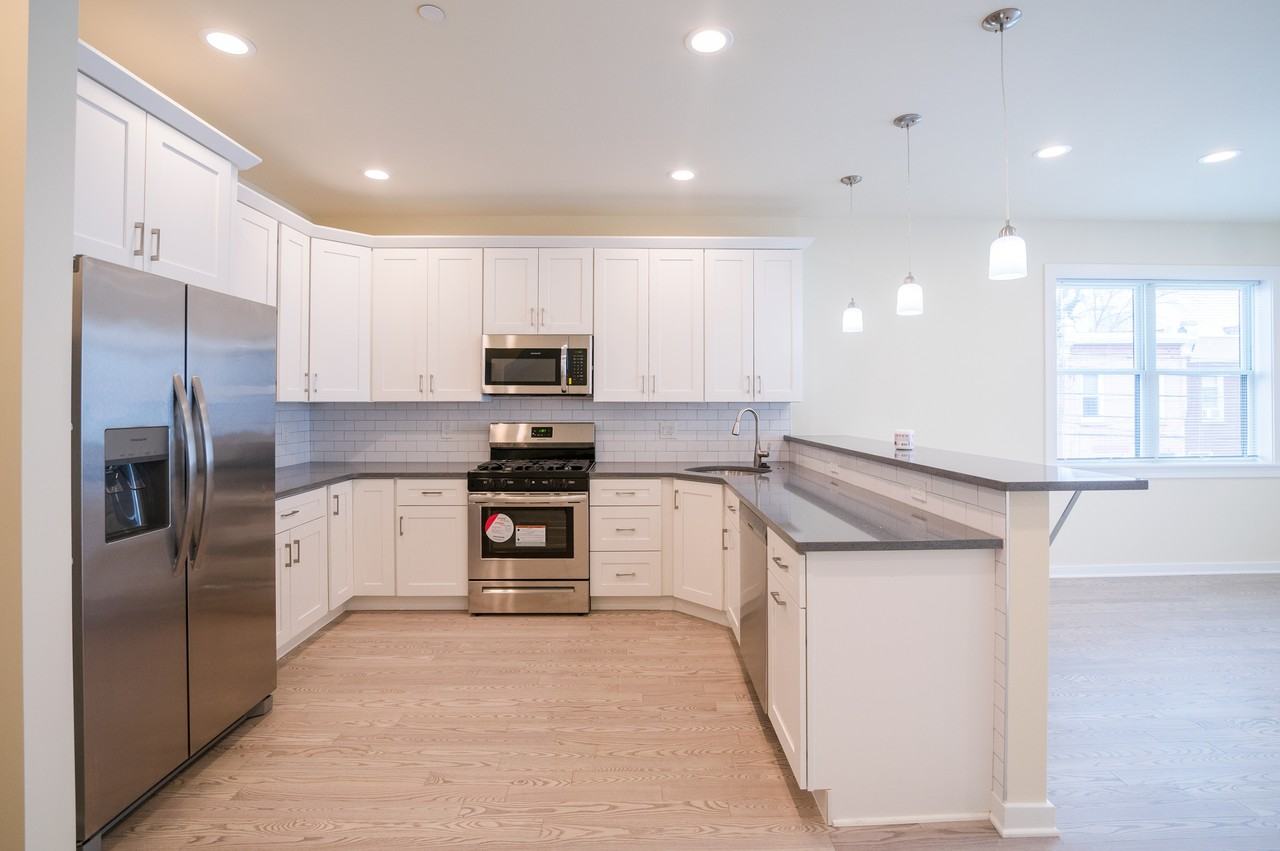 2063 Dickinson St #2 - Photo 3 of 23