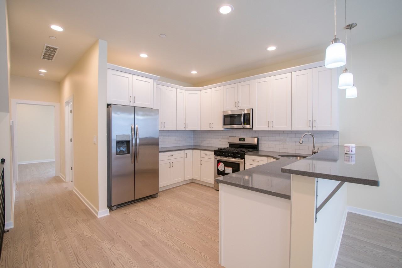 2063 Dickinson St #2 - Photo 4 of 23