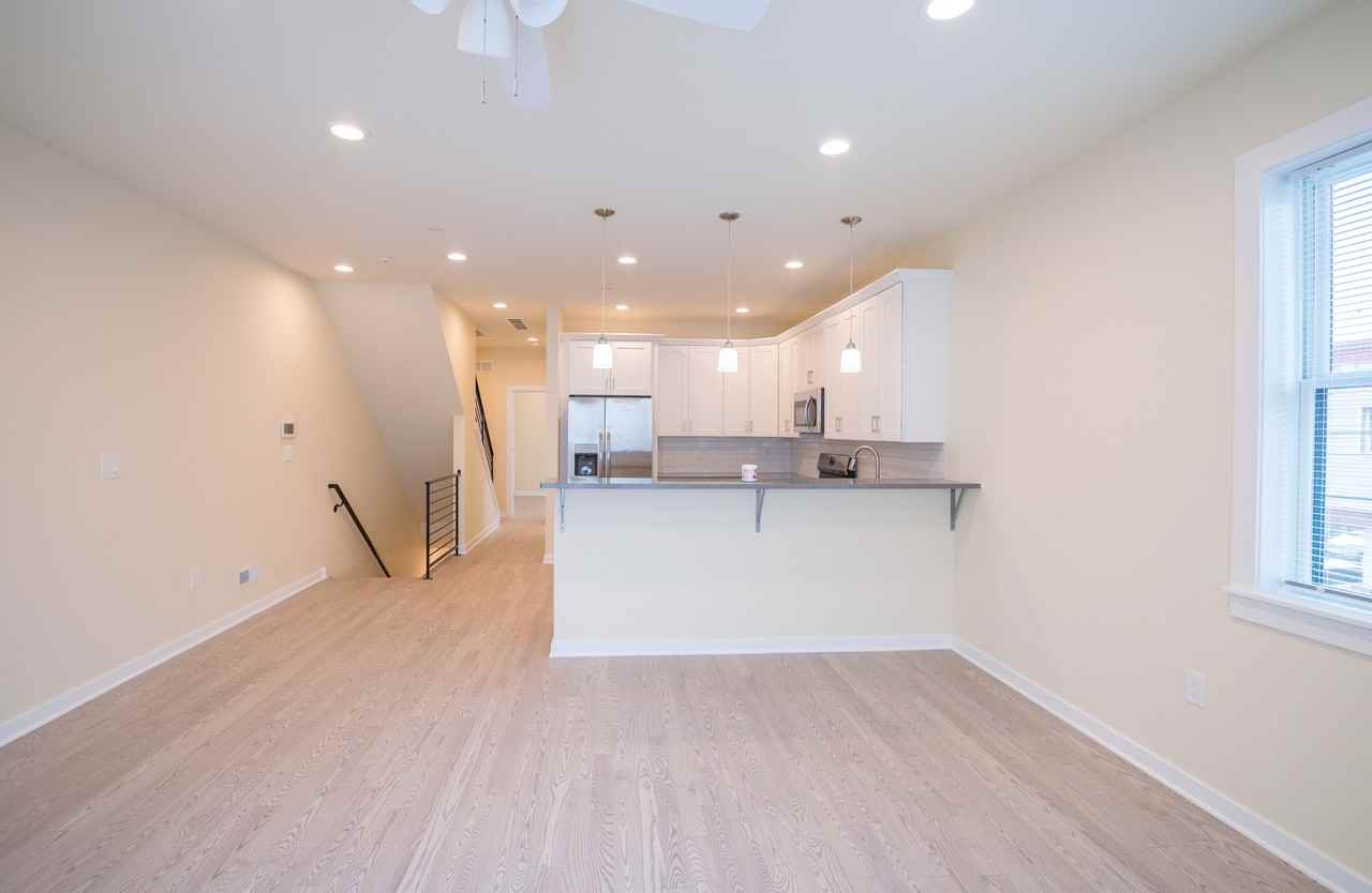 2063 Dickinson St #2 - Photo 5 of 23