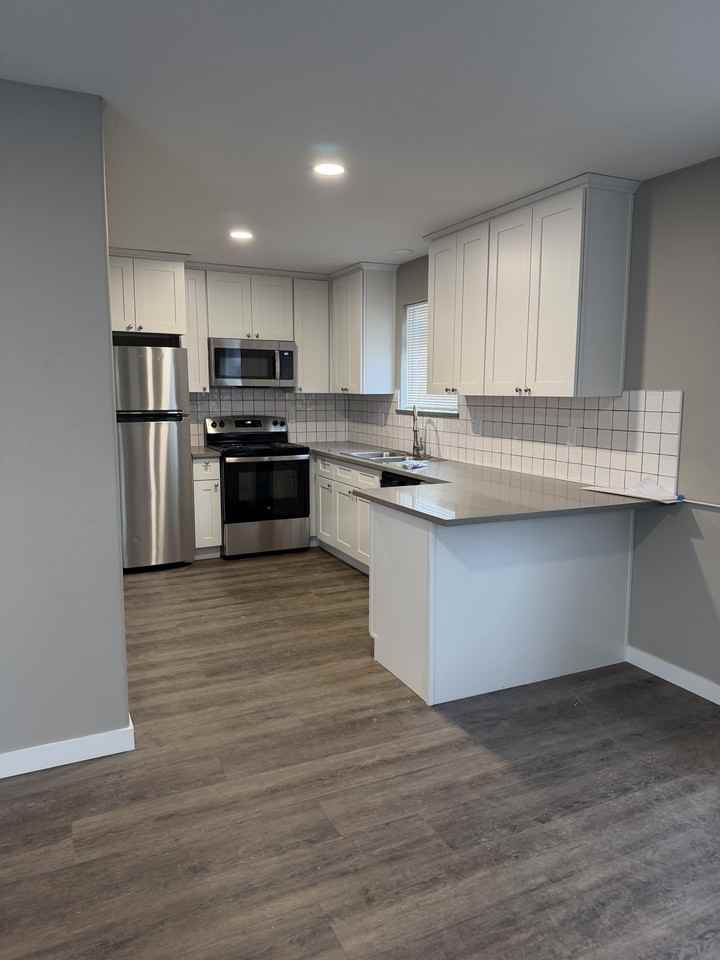 1525 Baker Street NortheastUnit A #1 - Photo 3 of 6