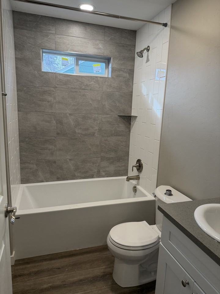 1525 Baker Street NortheastUnit A #1 - Photo 5 of 6