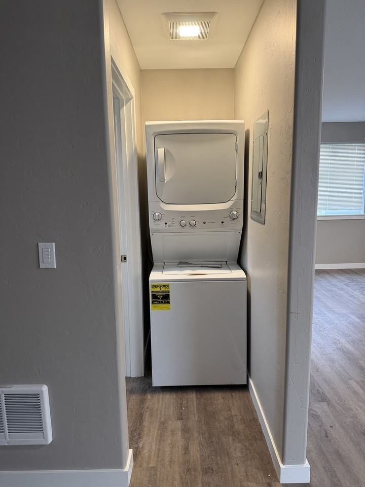 1525 Baker Street NortheastUnit A #1 - Photo 6 of 6