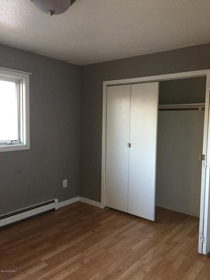 1000 N Elsinore Ave #3 - Photo 6 of 7