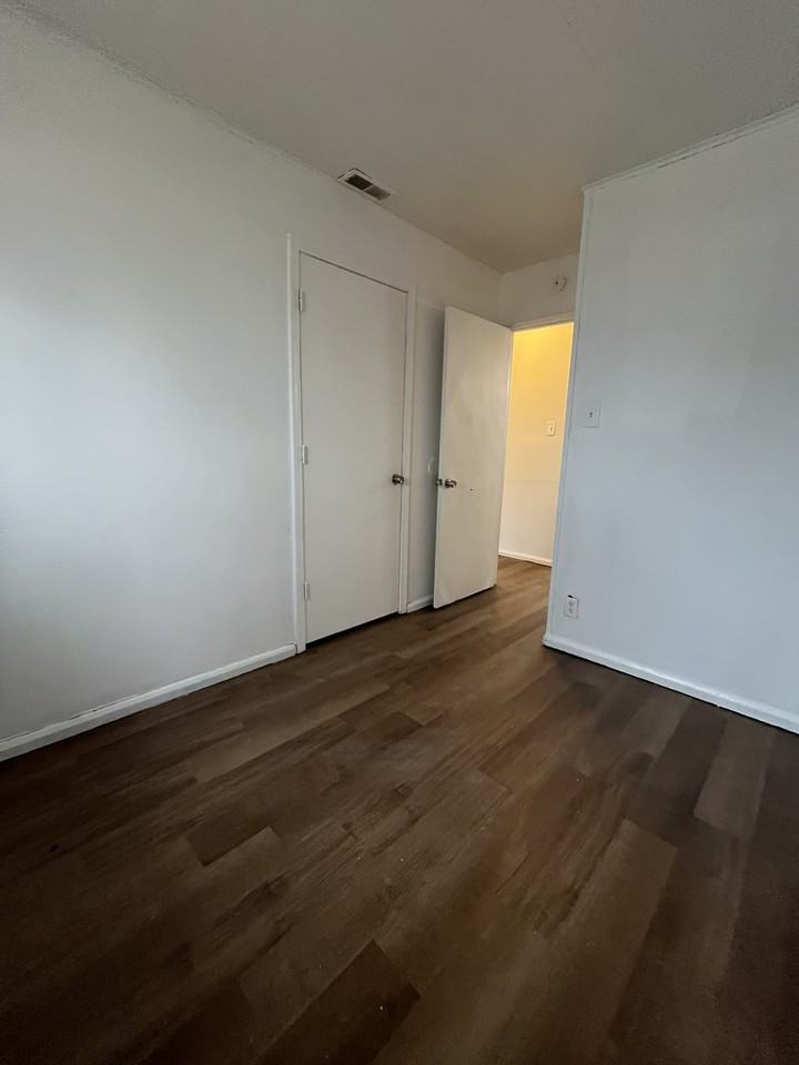 111 Saint Thomas Ln #1 - Photo 2 of 10