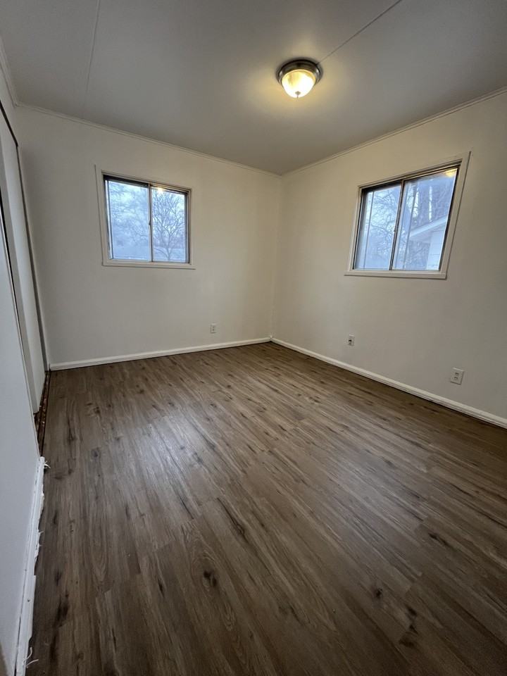 111 Saint Thomas Ln #1 - Photo 3 of 10