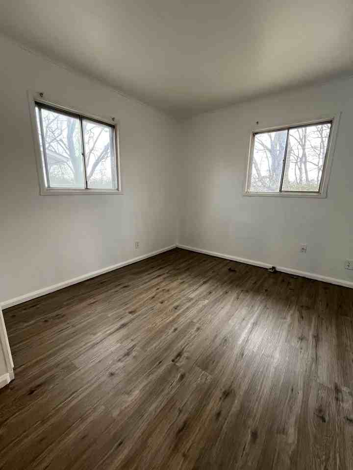 111 Saint Thomas Ln #1 - Photo 5 of 10