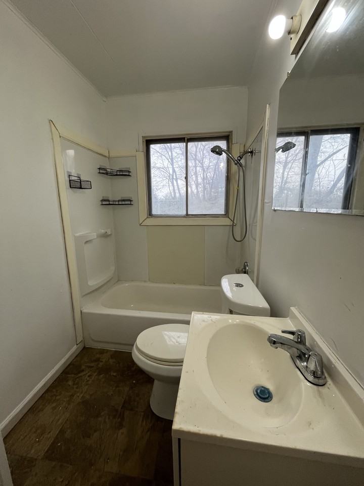 111 Saint Thomas Ln #1 - Photo 6 of 10