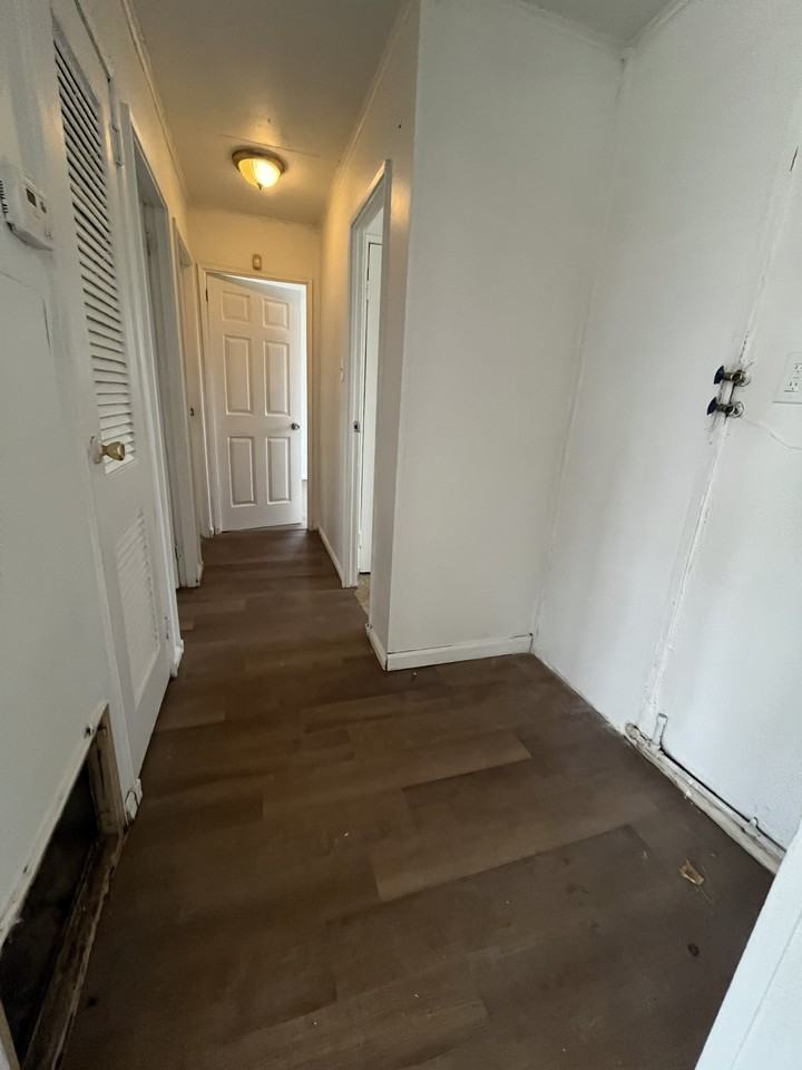 111 Saint Thomas Ln #1 - Photo 7 of 10