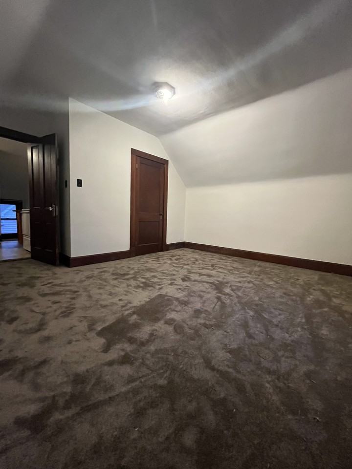 1305 N Church St #B - Photo 4 of 7