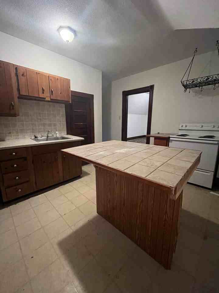 1305 N Church St #B - Photo 7 of 7