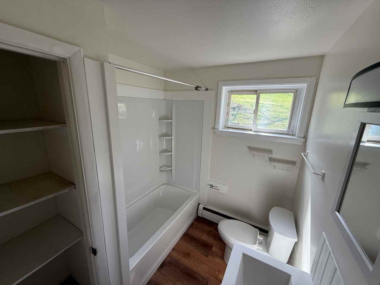 158 Indian Creek Rd #4 - Photo 5 of 7