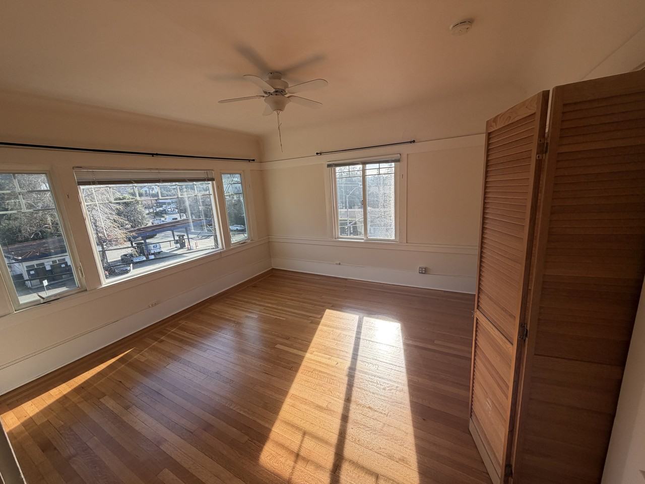 2912 Claremont Ave - Photo 7 of 13