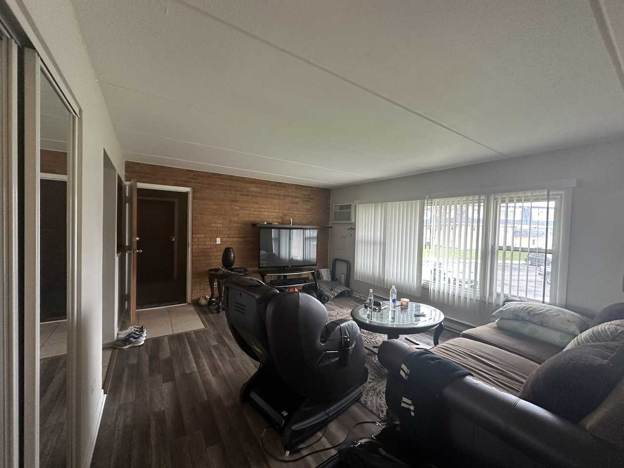 221 E Plainfield Rd - Photo 7 of 8