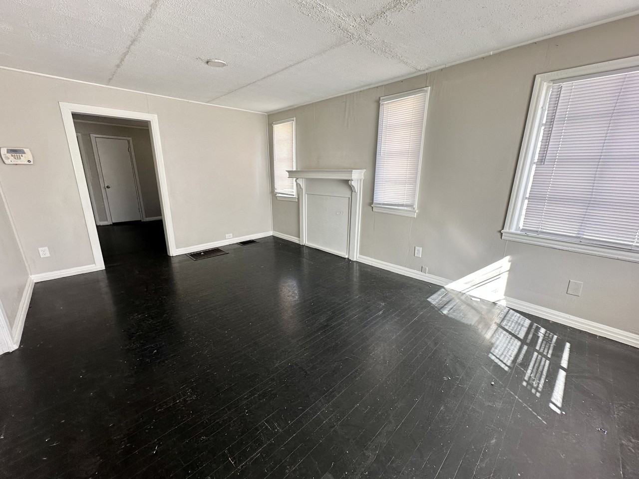 925 Woodward Rd #1 - Photo 3 of 8