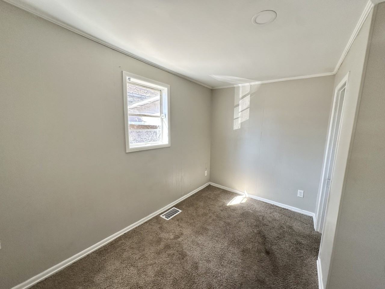 925 Woodward Rd #1 - Photo 4 of 8