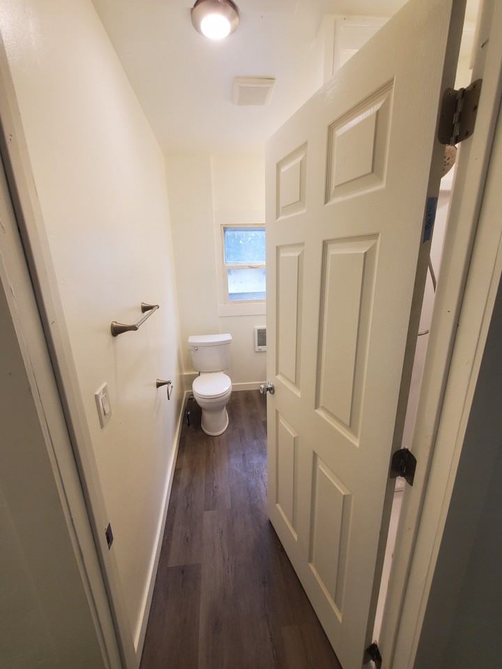 240 S Water Ave #4 - Photo 3 of 10