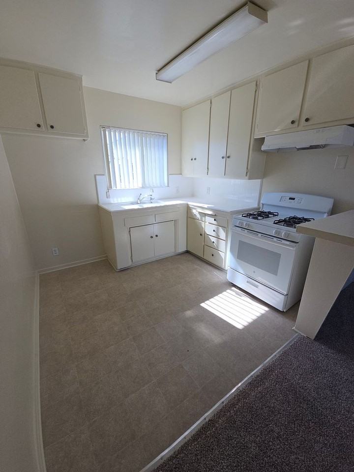 812 S Glendale Ave - Photo 2 of 6