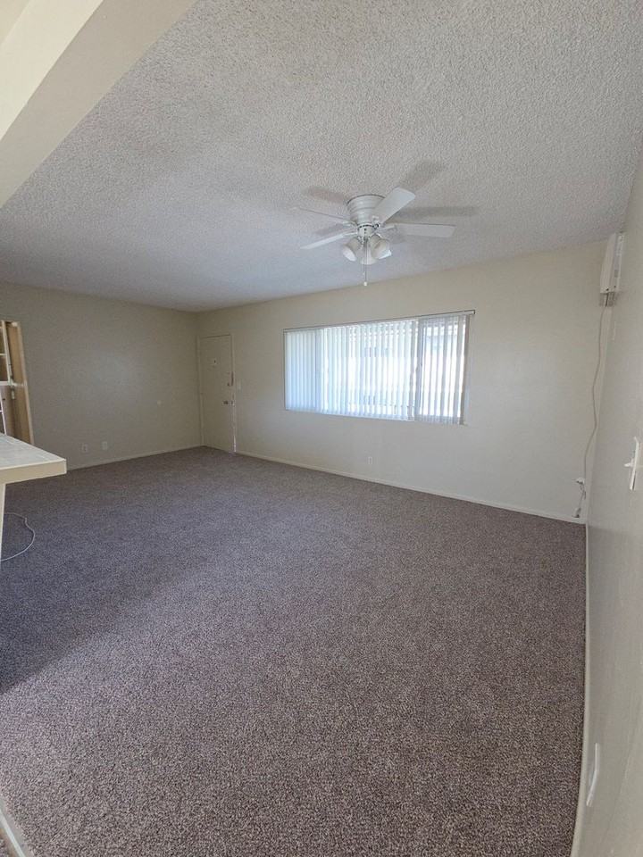 812 S Glendale Ave - Photo 4 of 6