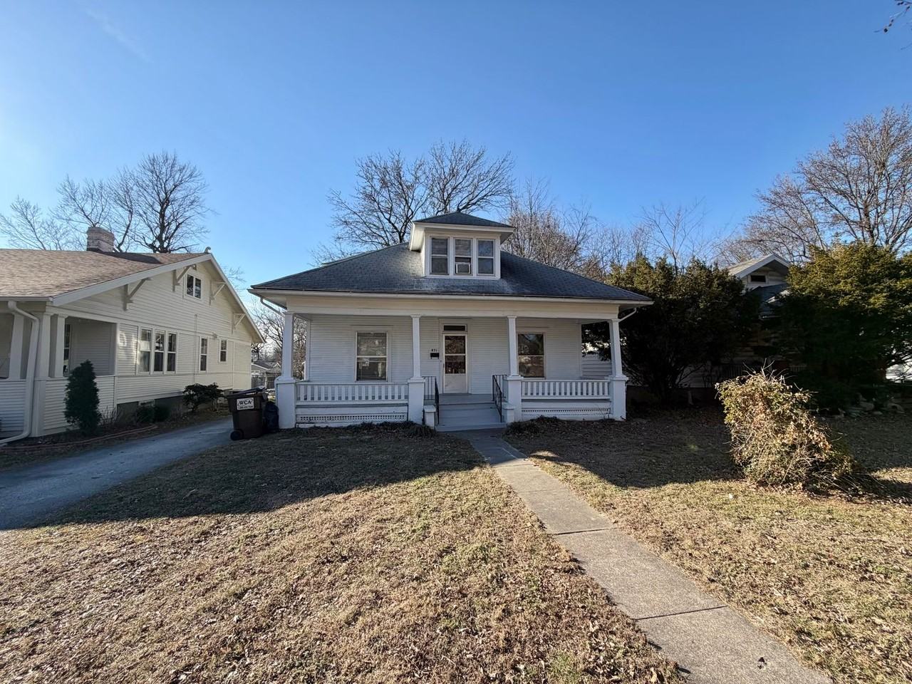 831 S Pickwick Ave - Photo 2 of 17