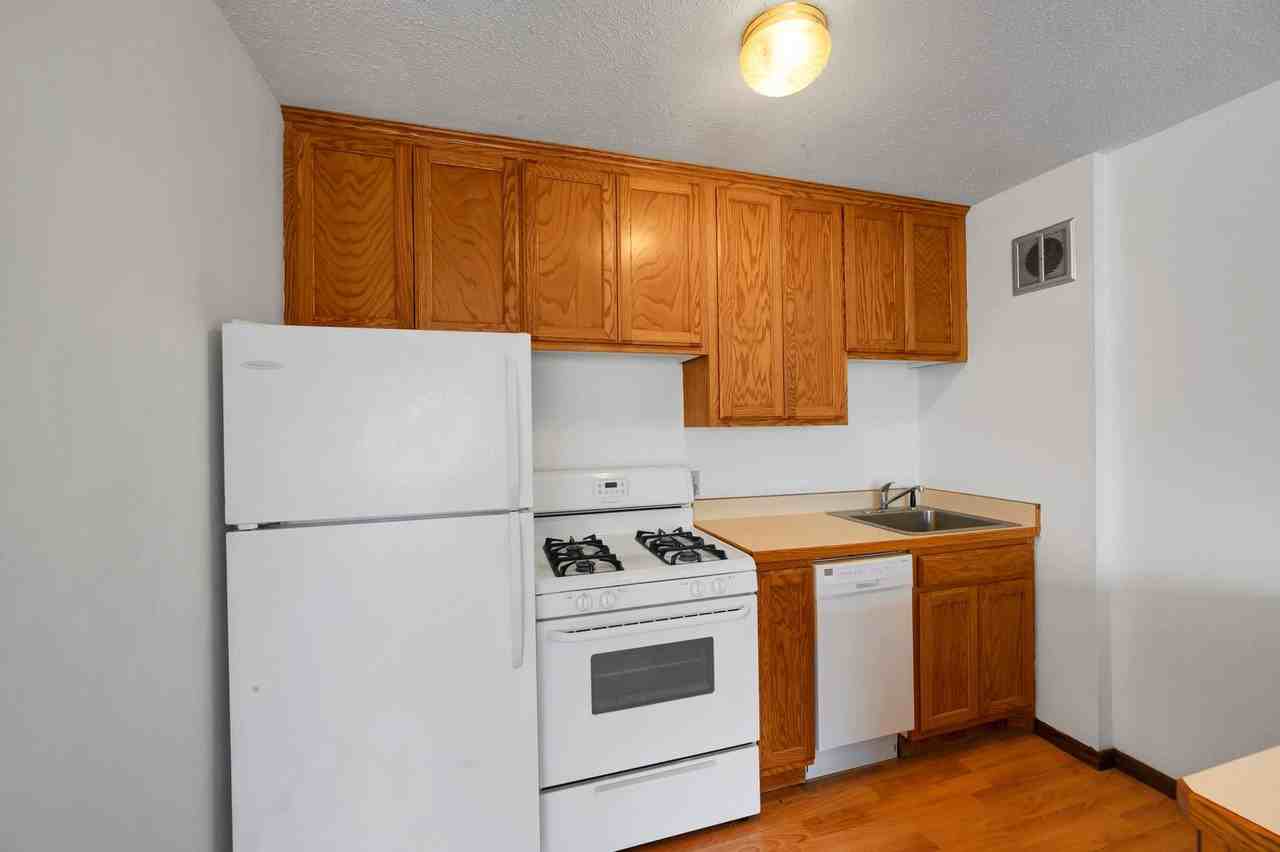 4320 36 1/2 St - Photo 4 of 17