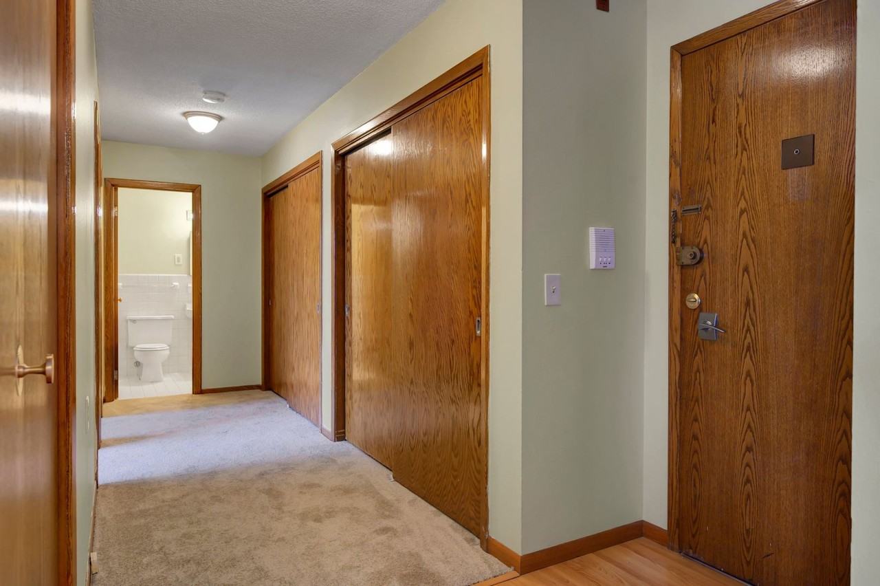 4320 36 1/2 St - Photo 6 of 17