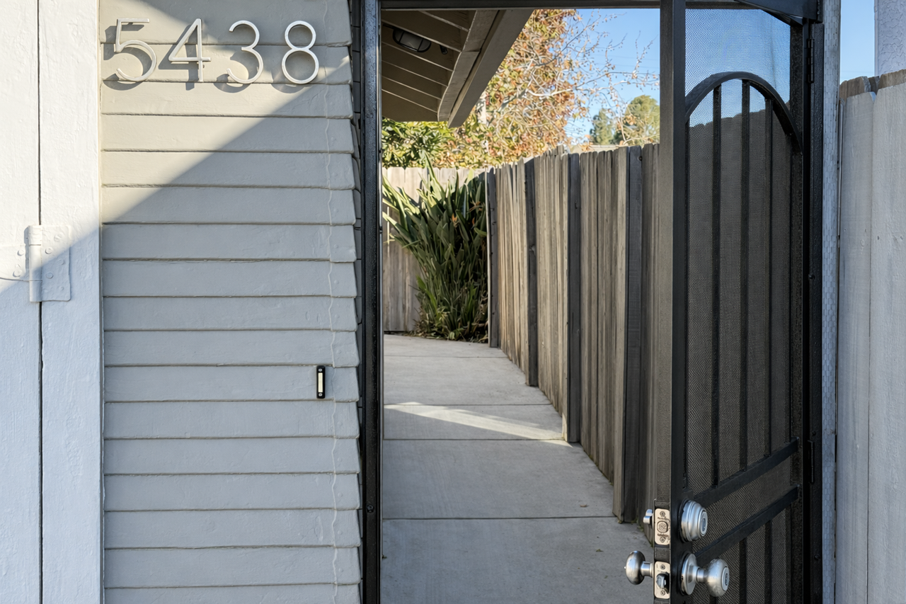 5438 Adams Ave - Photo 3 of 15