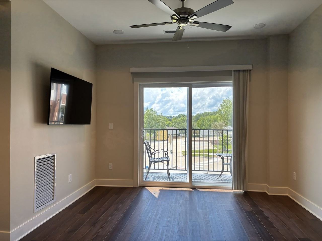 Lofts at Cherry Hill East Apartments - Photo 4 of 9