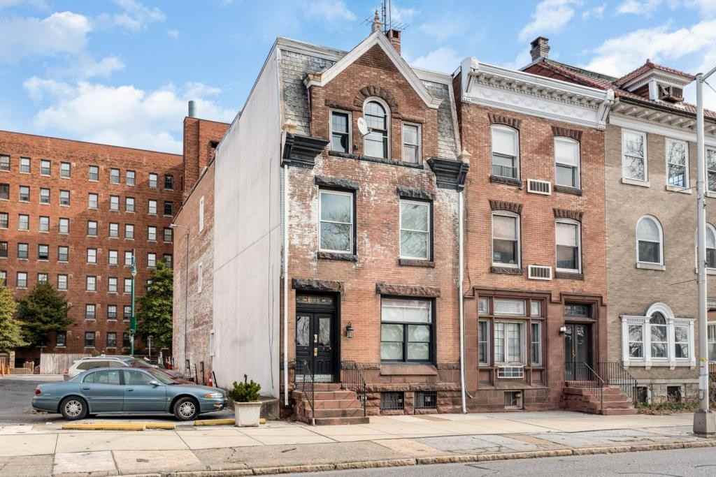 605 N Front St - Photo 2 of 20