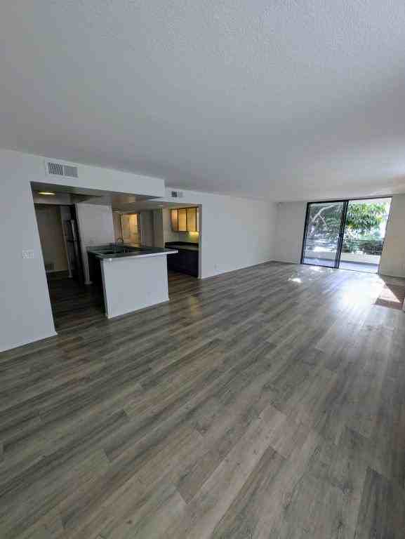 1312 S Saltair Ave - Photo 3 of 27