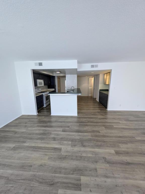 1312 S Saltair Ave - Photo 4 of 27