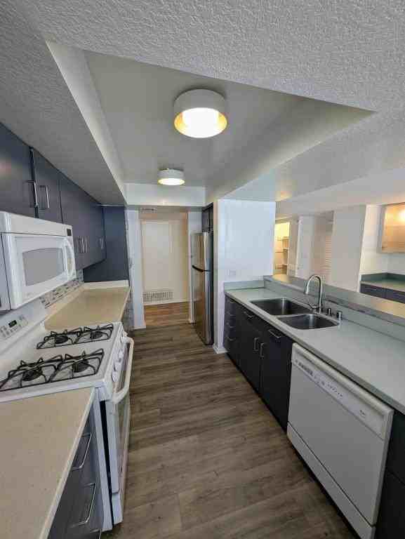 1312 S Saltair Ave - Photo 6 of 27