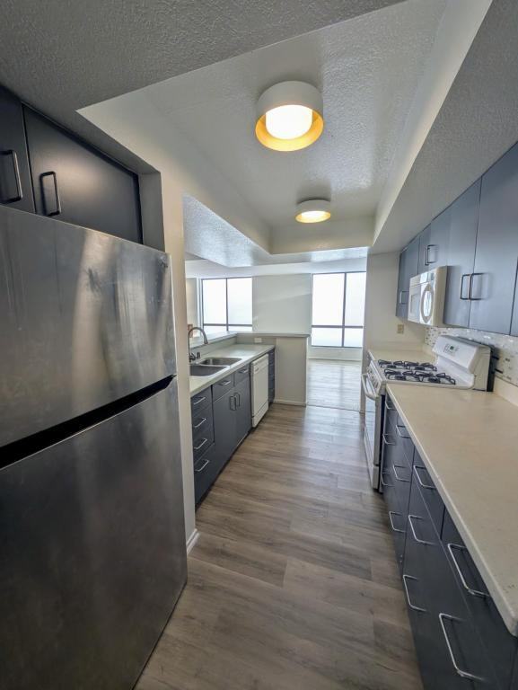 1312 S Saltair Ave - Photo 7 of 27