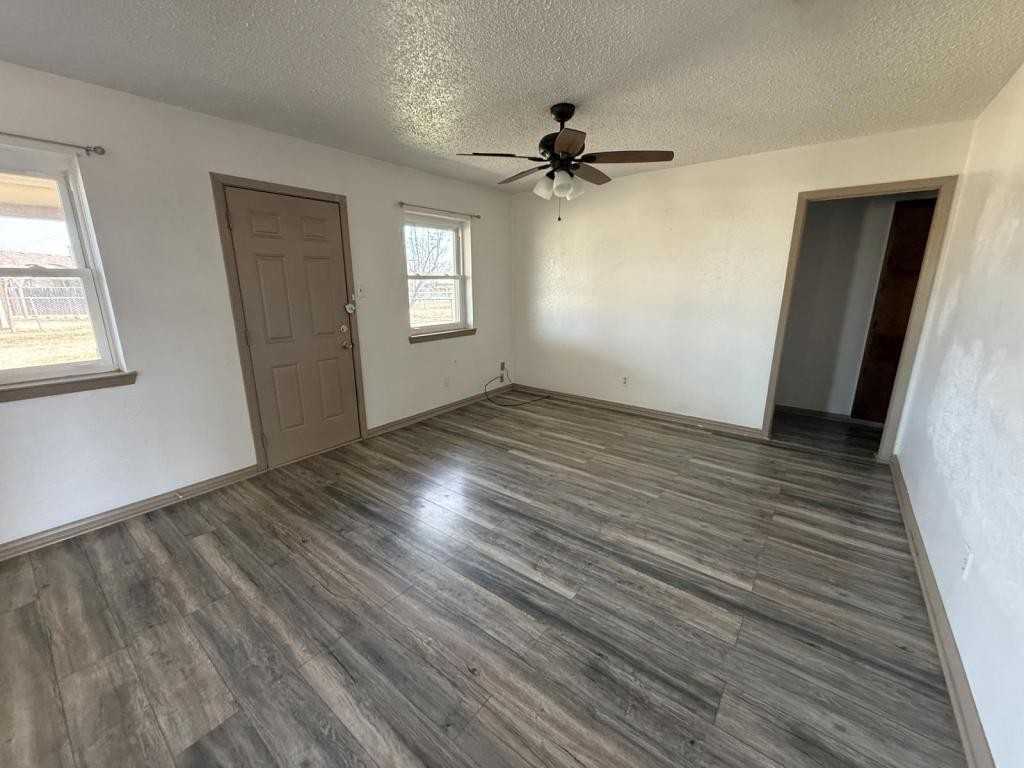 1010 Jackie Jo Ln - Photo 4 of 34