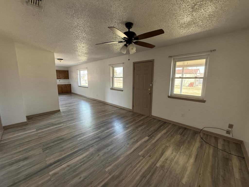 1010 Jackie Jo Ln - Photo 5 of 34