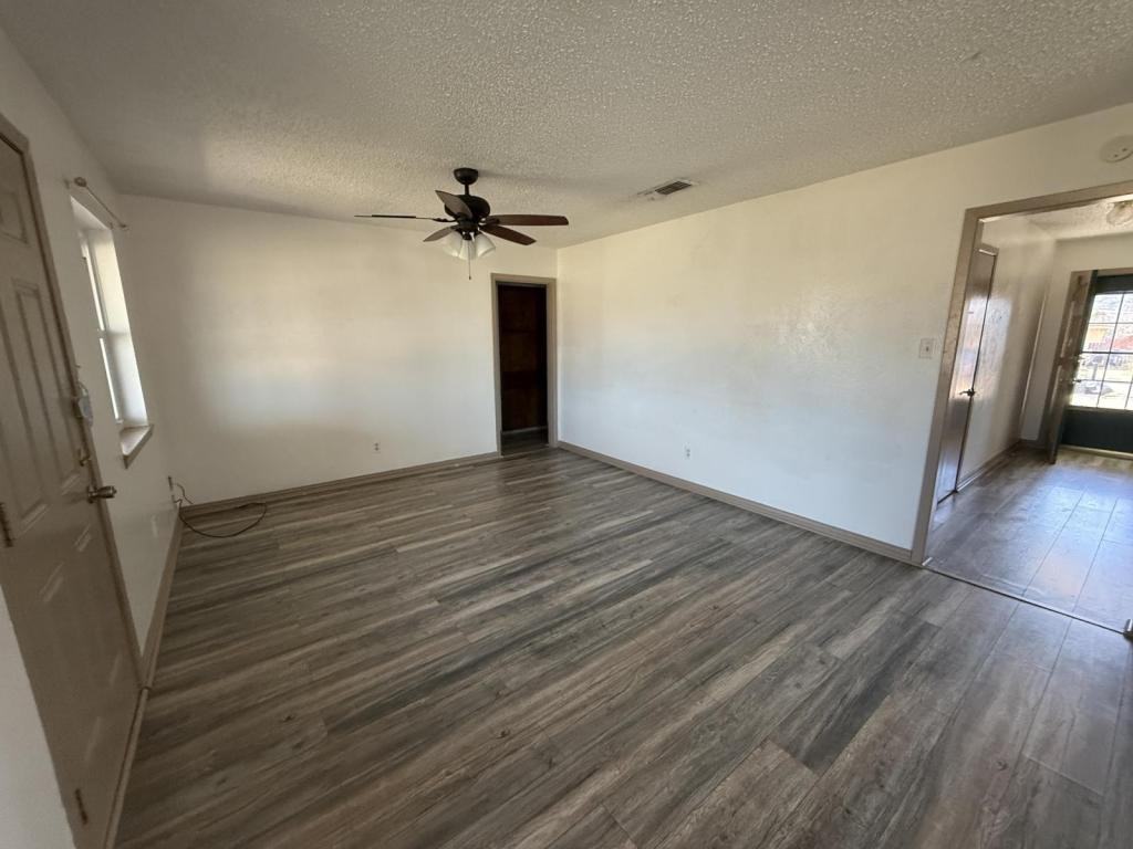 1010 Jackie Jo Ln - Photo 7 of 34