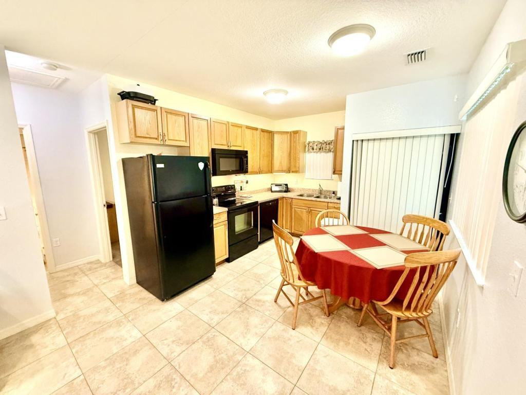 1528 1/2 41st Ave N - Photo 4 of 17