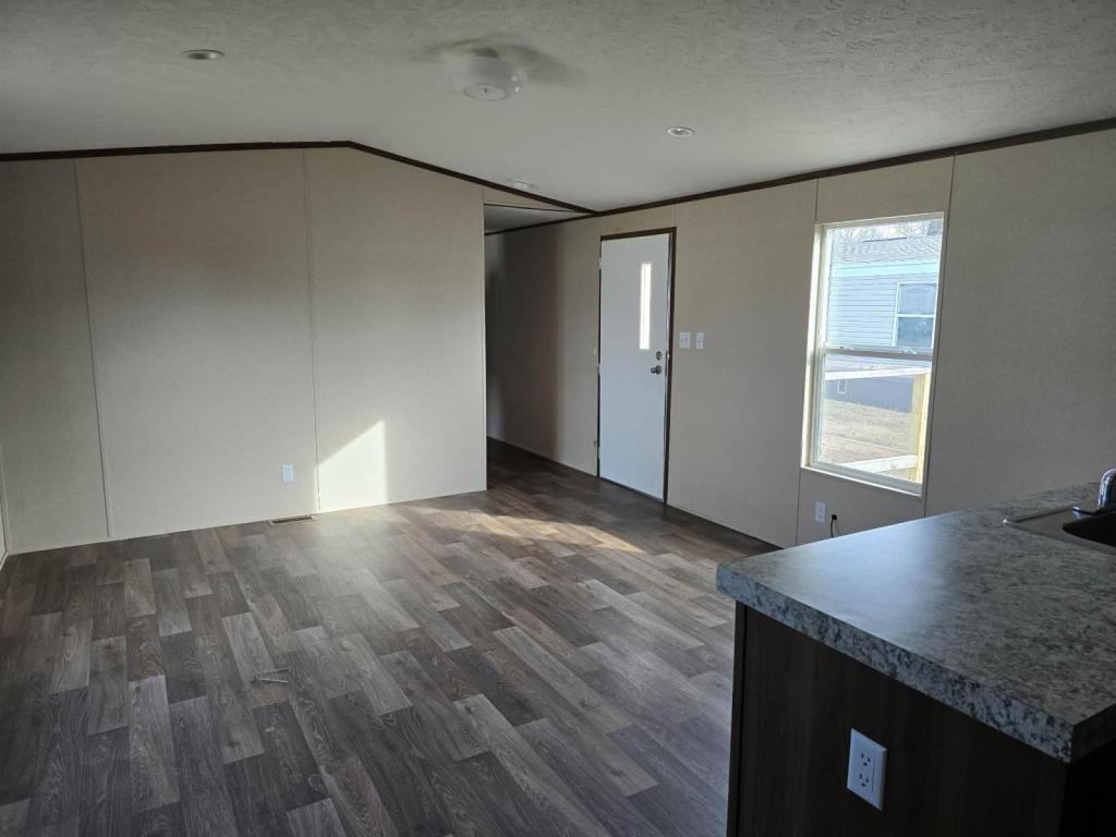 814 S Kern Ave - Photo 5 of 17