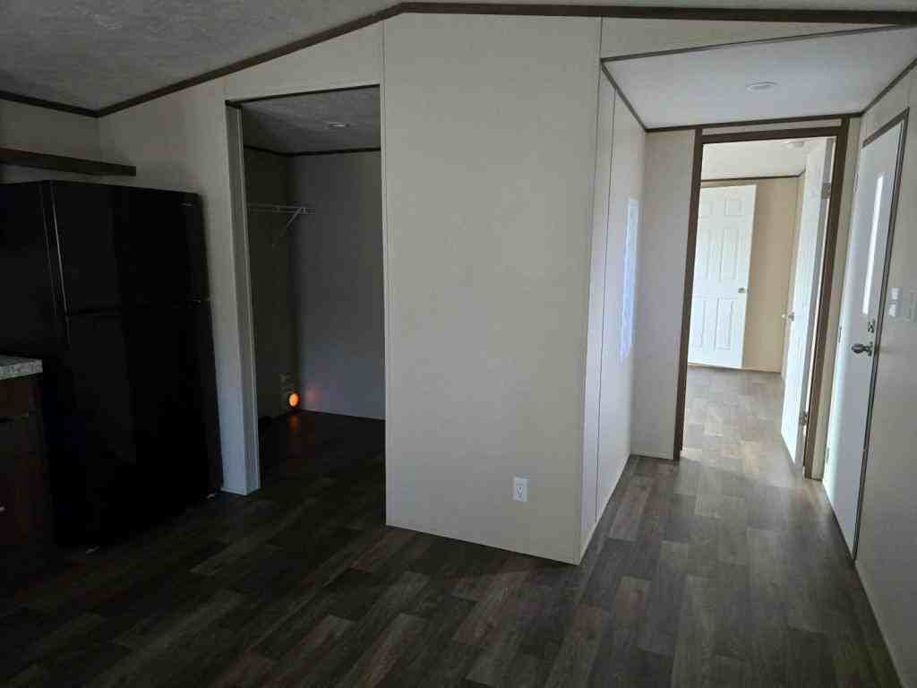 814 S Kern Ave - Photo 6 of 17