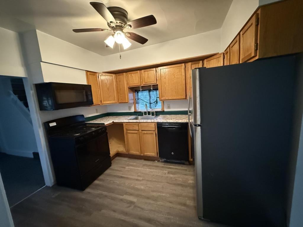 906 E 9th St - Photo 2 of 14