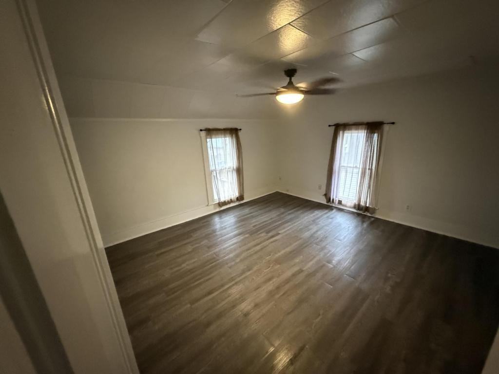 906 E 9th St - Photo 7 of 14