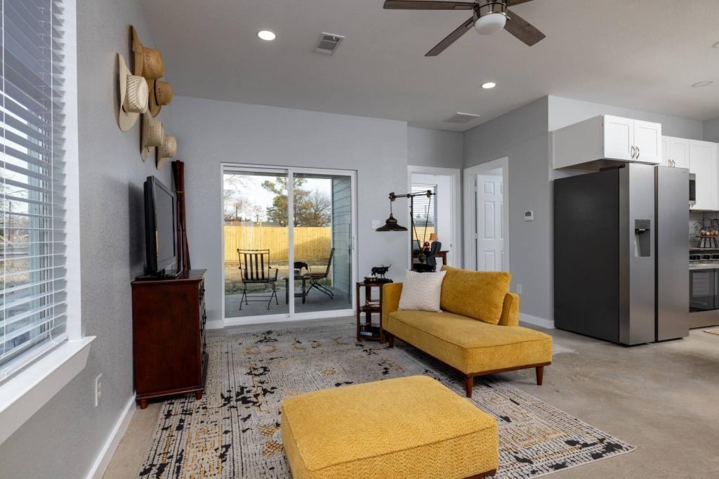 12308 Liberty School Rd - Photo 5 of 40