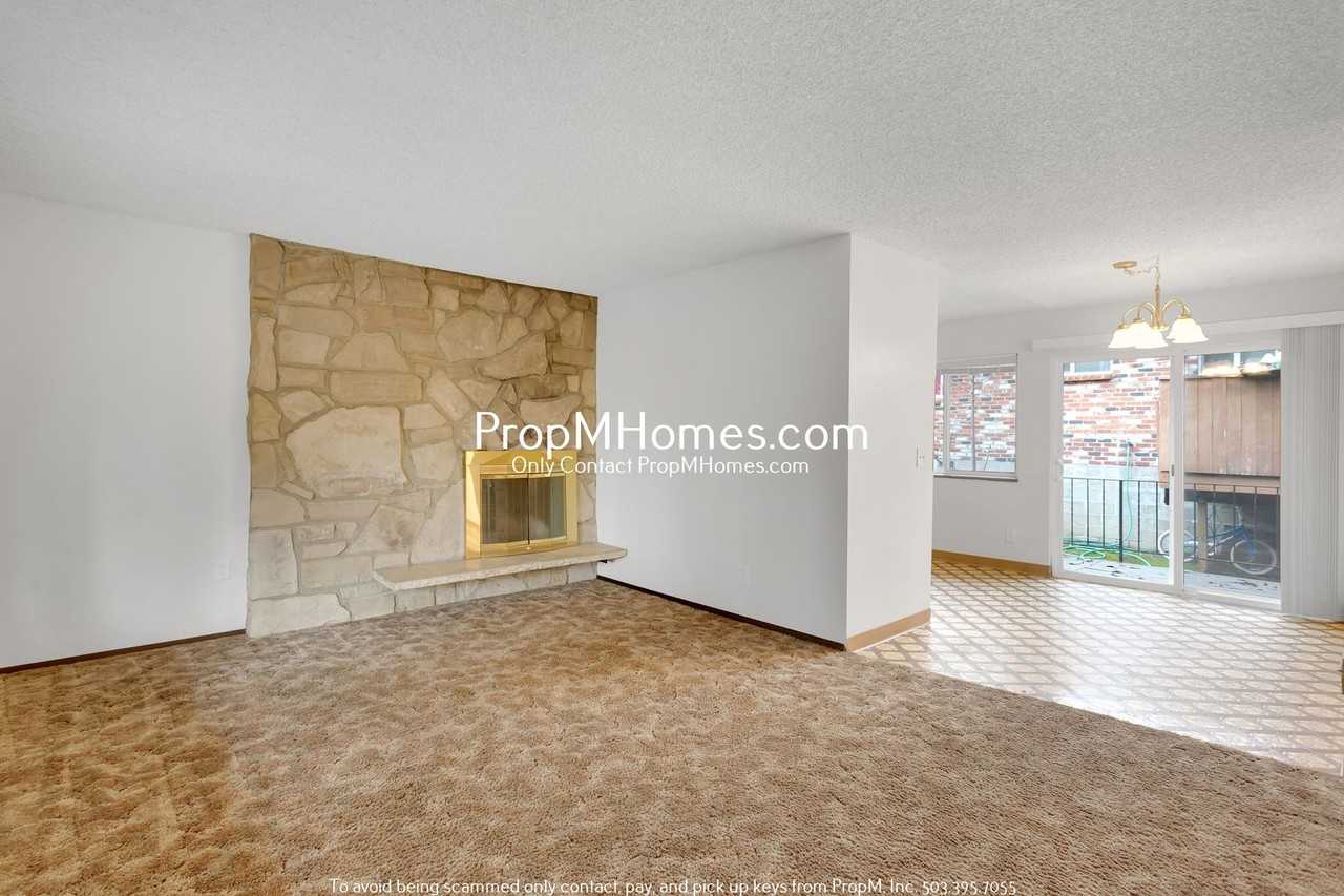 315 East St - Photo 3 of 19