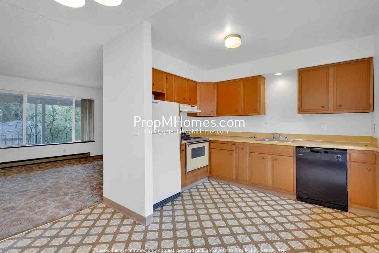 315 East St - Photo 5 of 19