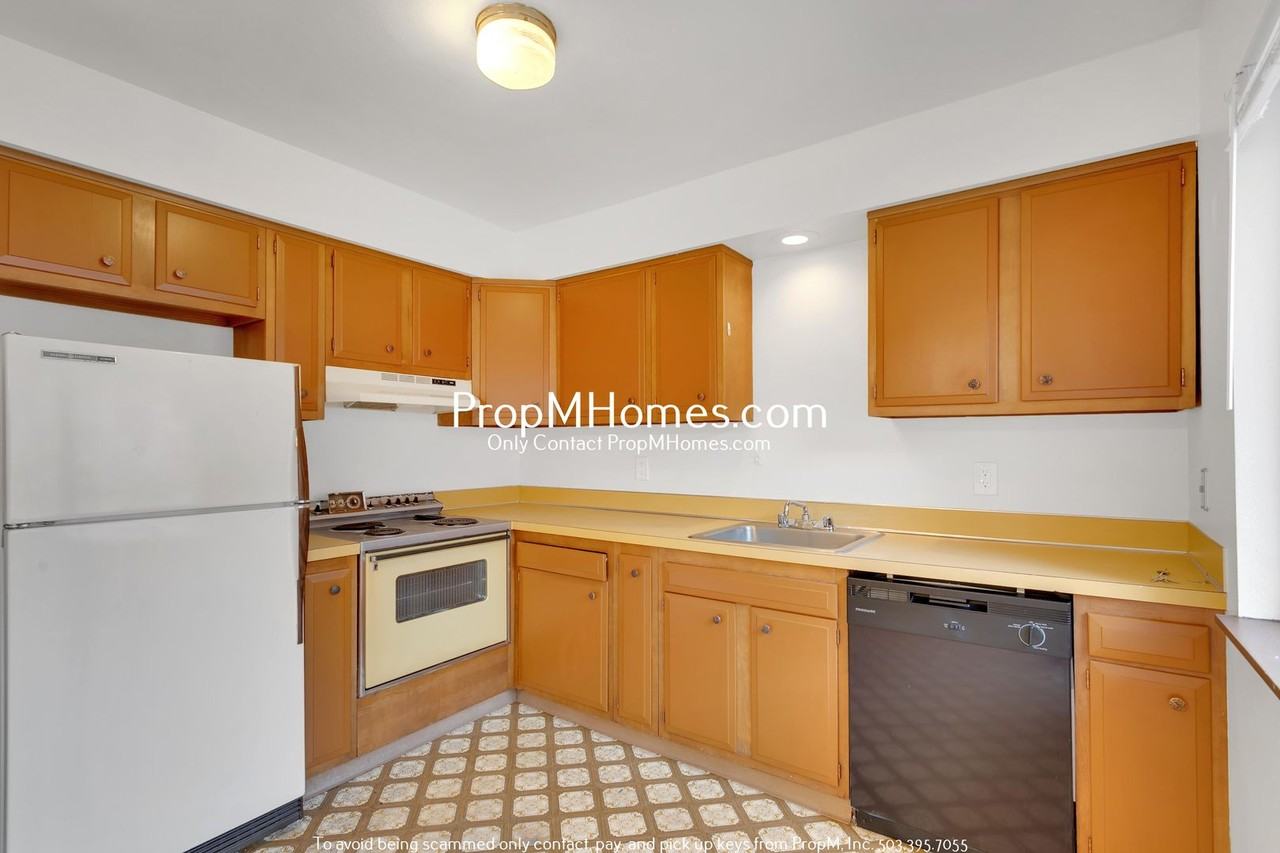 315 East St - Photo 6 of 19