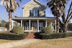 featured image of 611 N Davis St