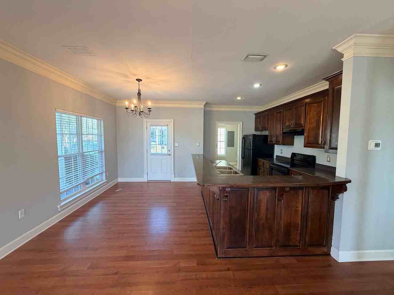 611 N Davis St - Photo 4 of 40