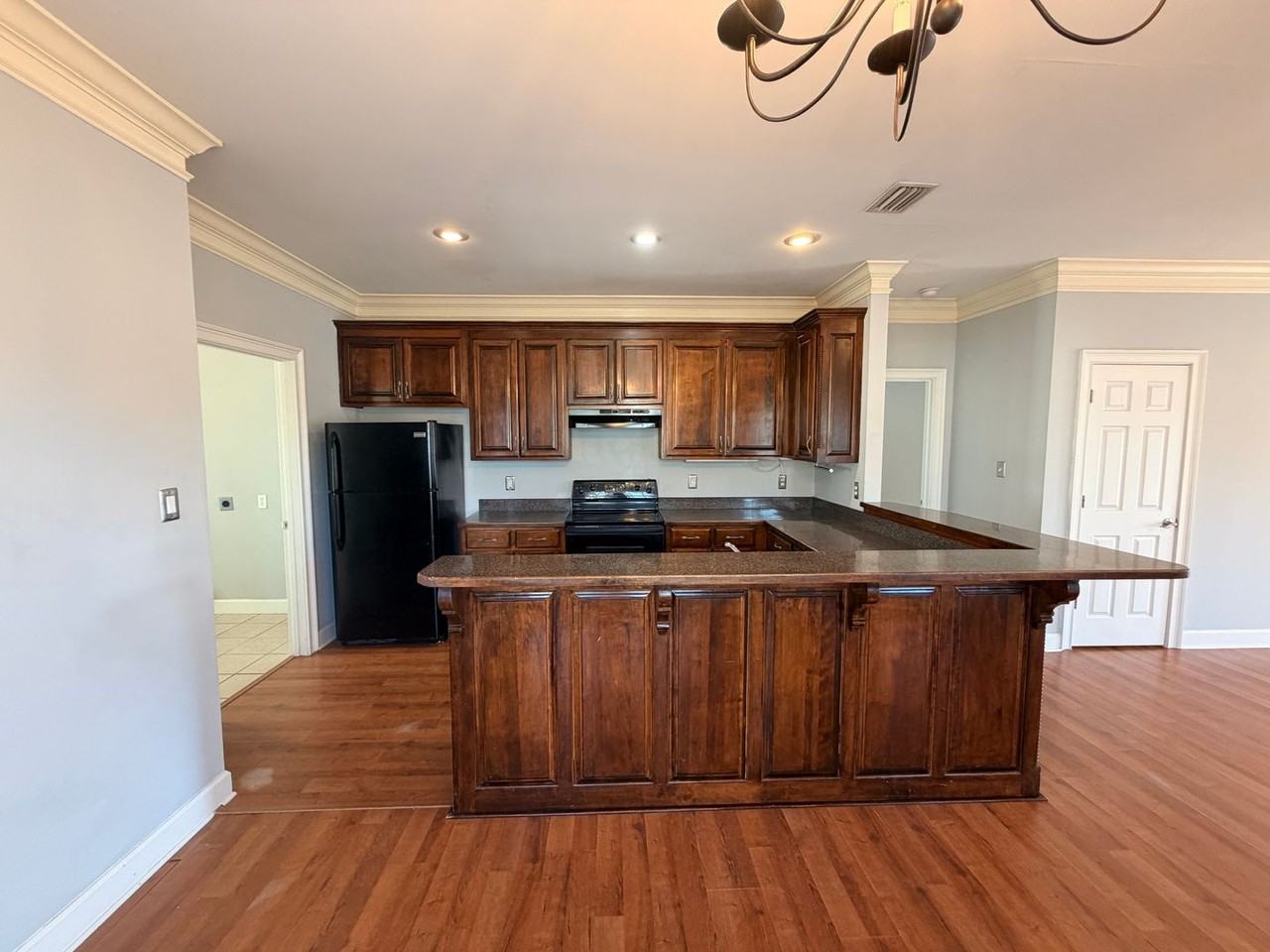 611 N Davis St - Photo 6 of 40