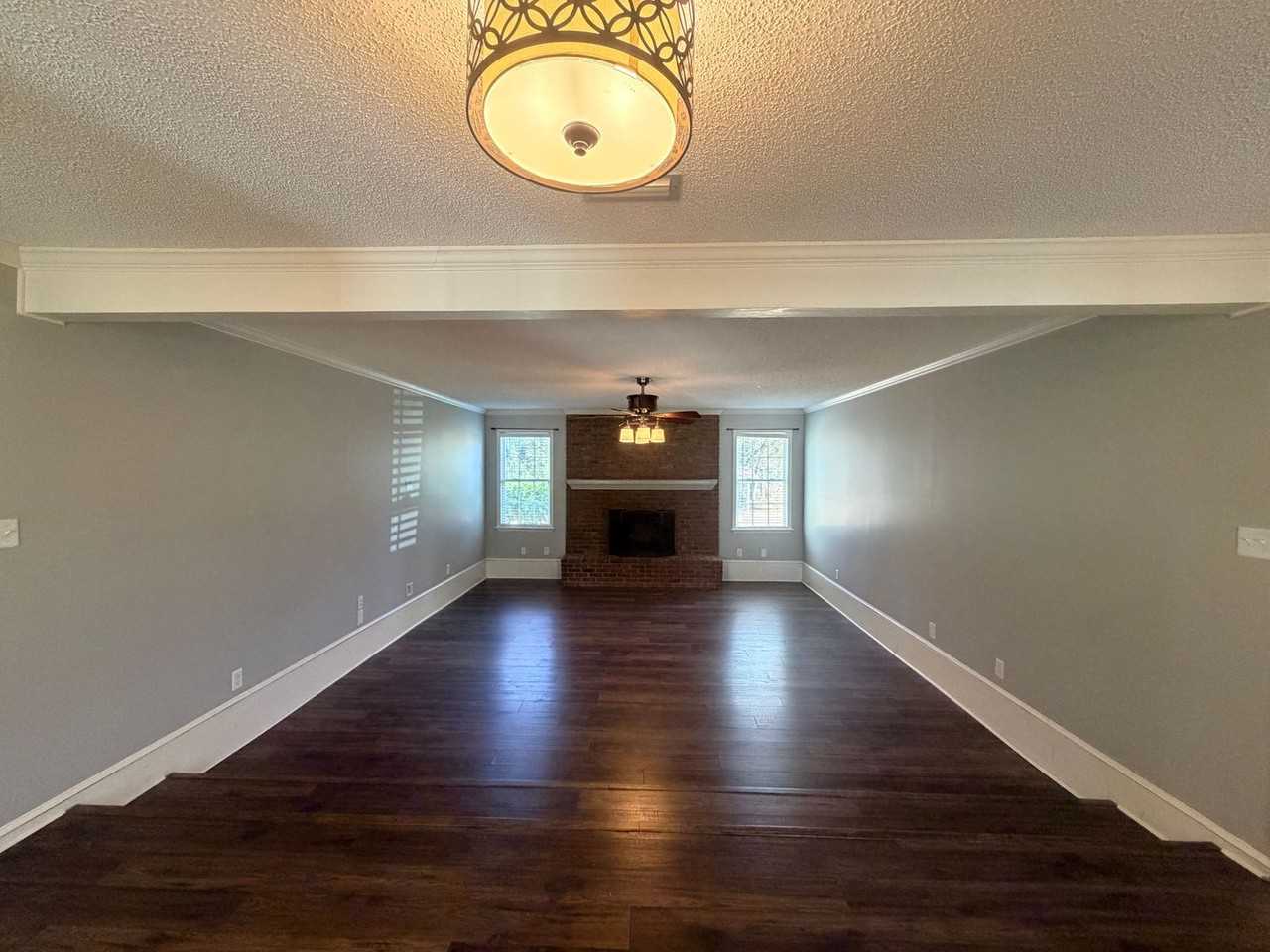 2209 S Sherwood Dr - Photo 3 of 35