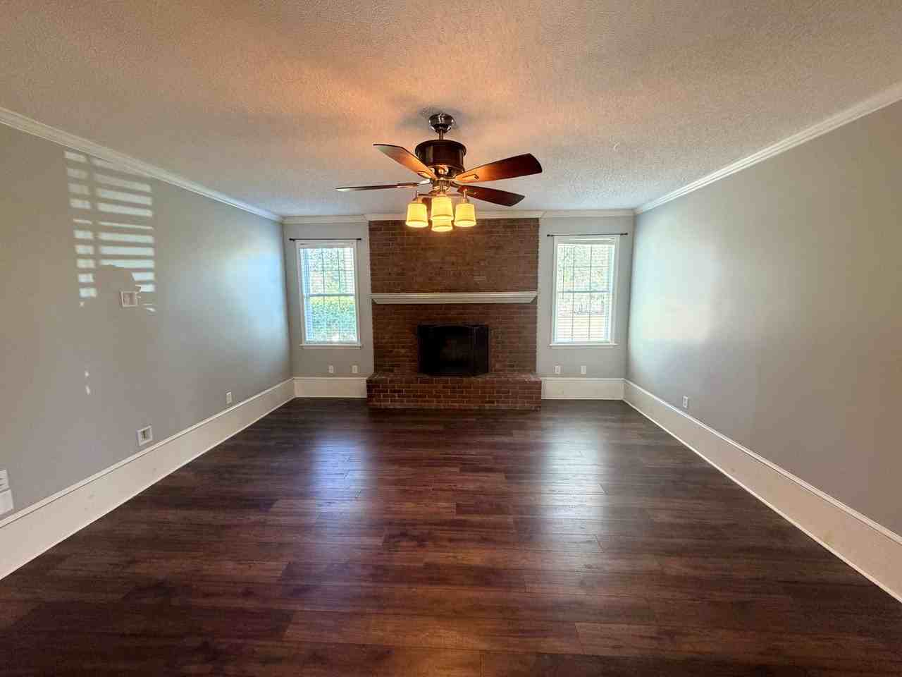 2209 S Sherwood Dr - Photo 4 of 35